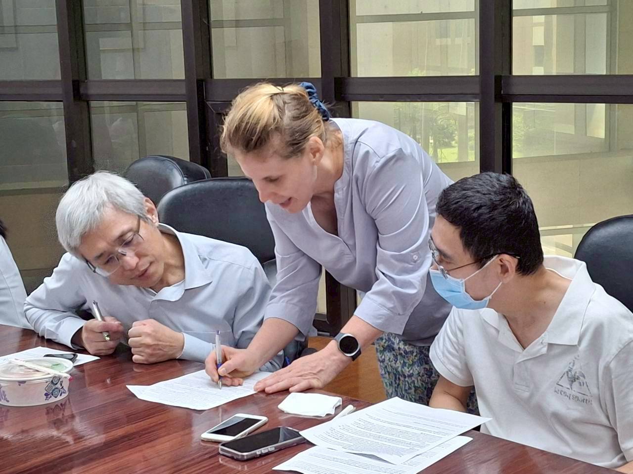 LINE ALBUM 1141015 English Corner 251021 27