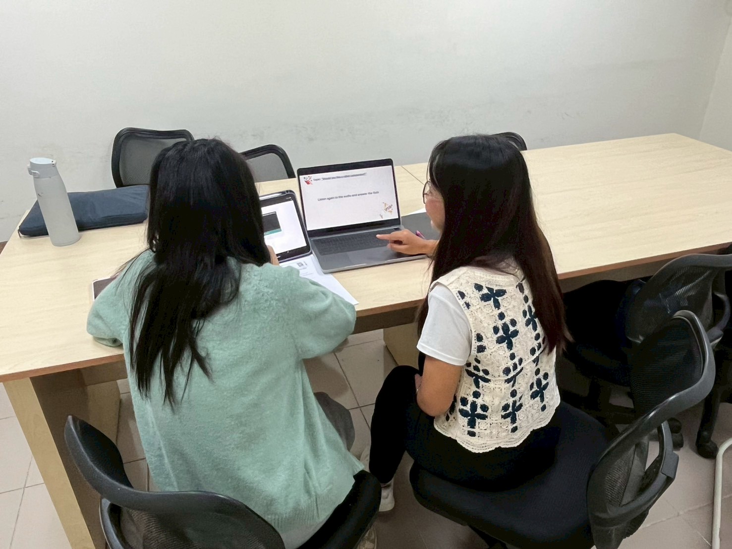 關於主題進行討論