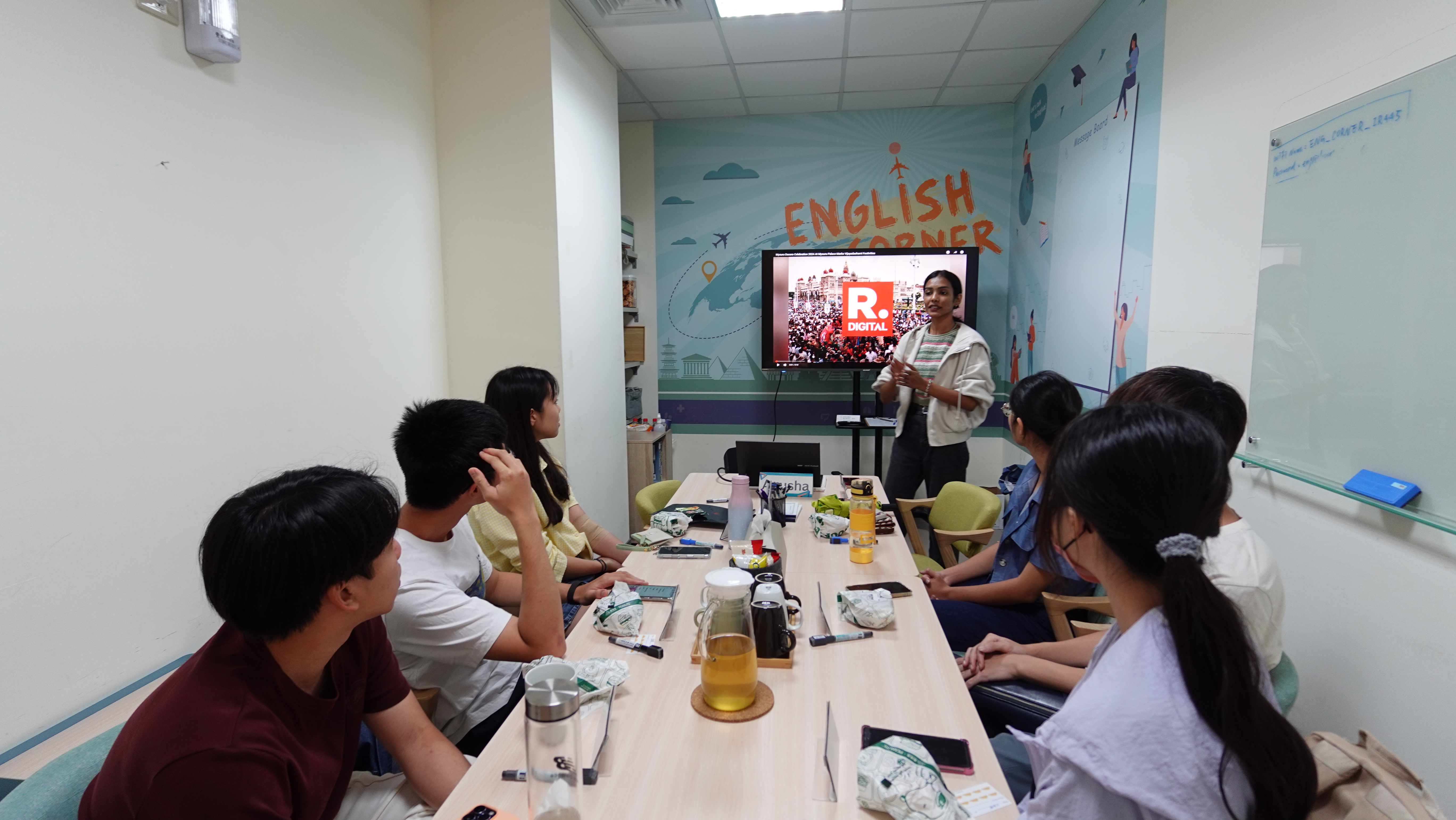 114 1 English Corner 1